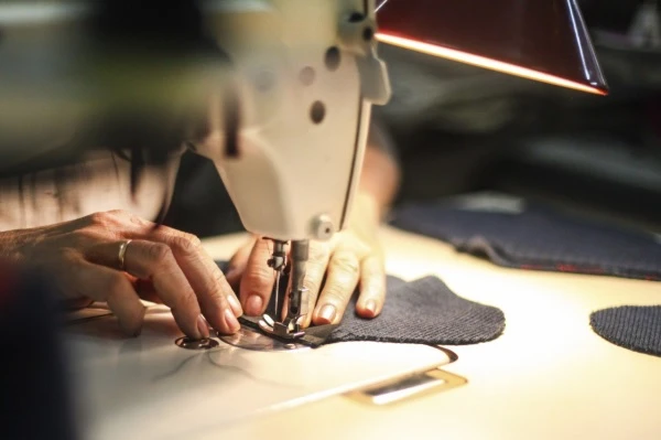 Clothing sewing equipment Clothing sewing equipment